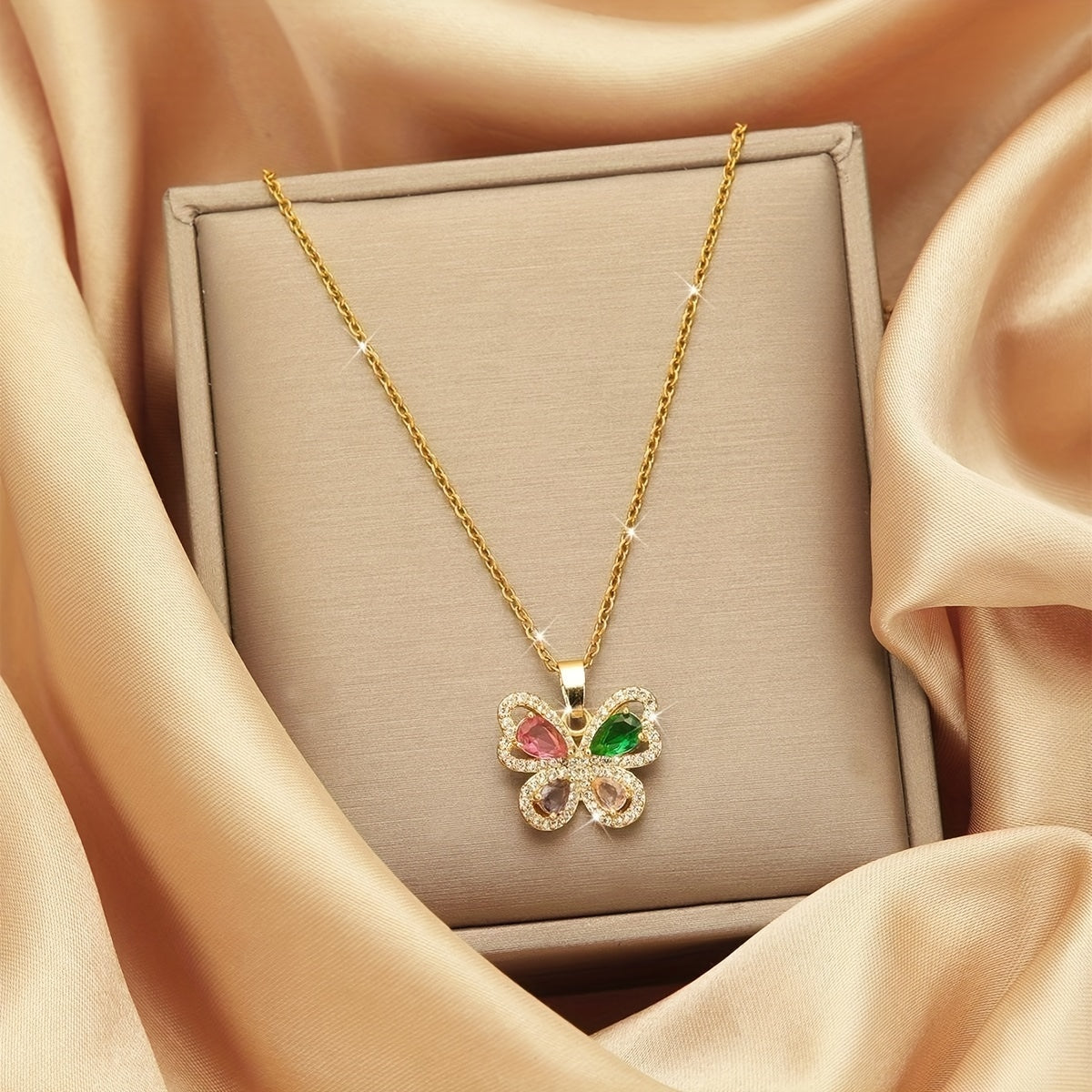 Collana a Farfalla con Cristalli Multicolore e Placcatura in Oro