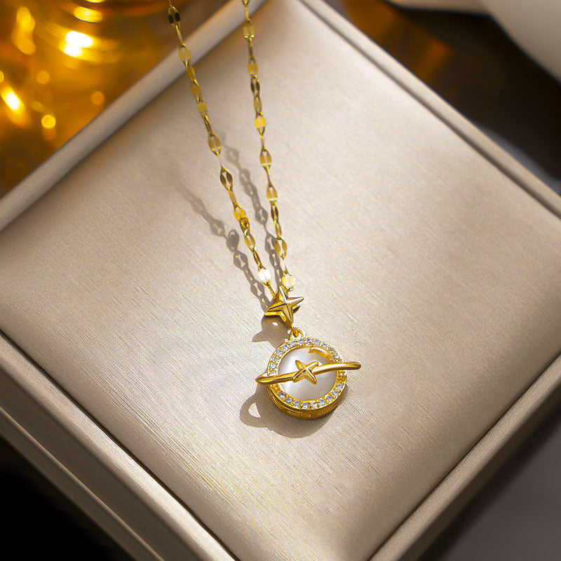 Collana Saturno Dorato Eleganza dal Sistema Solare