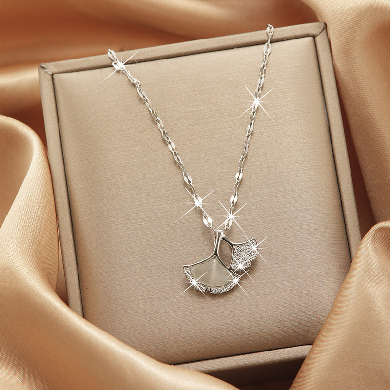 Collana con foglia di ginkgo in acciaio inox