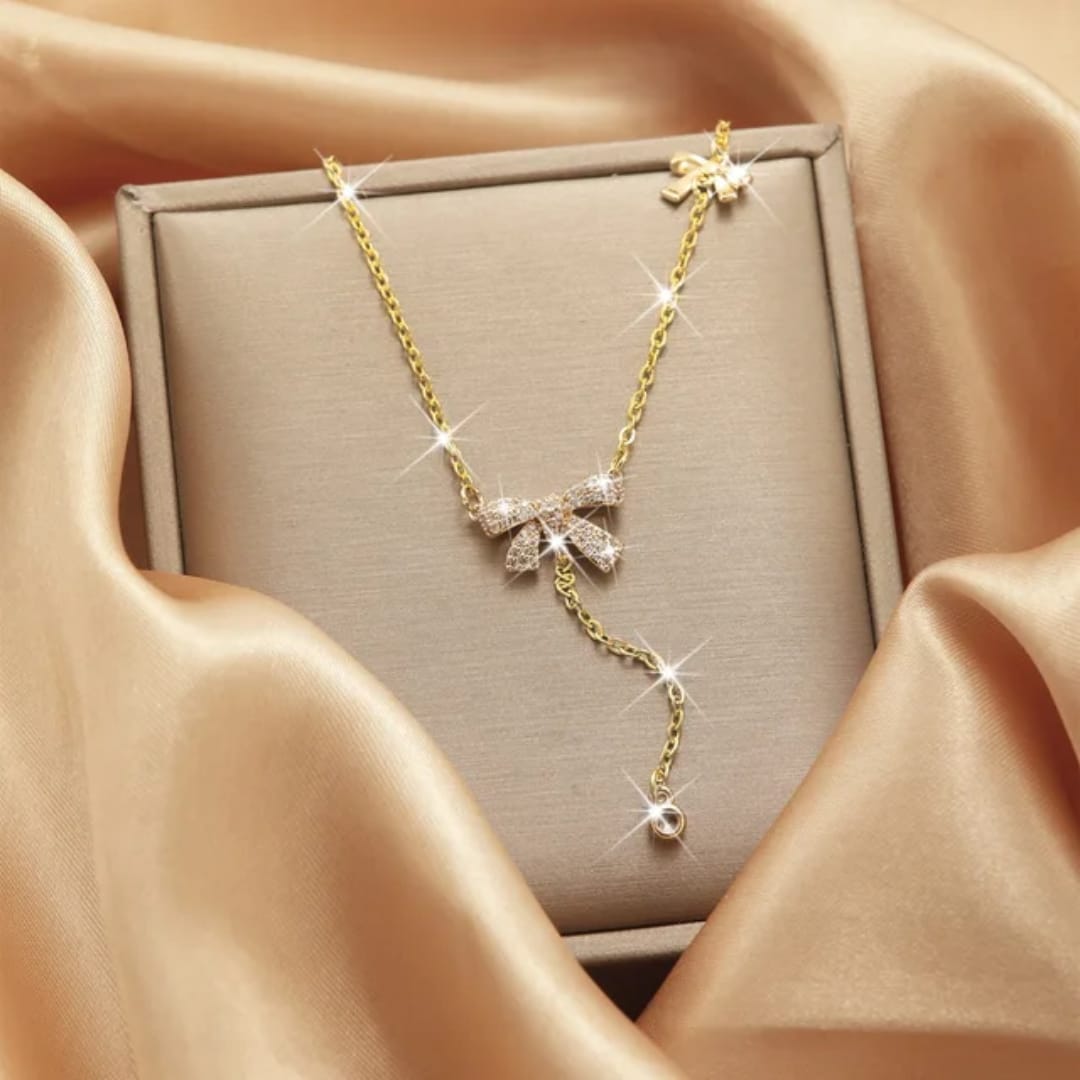Collana con fiocco in strass