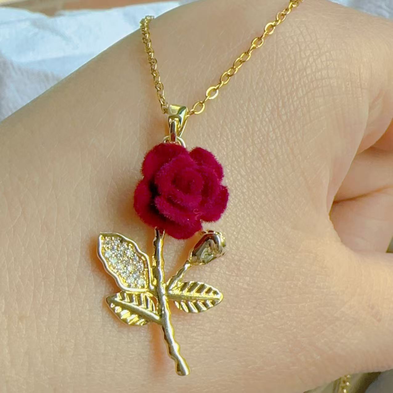 Collana con fiore di rosa