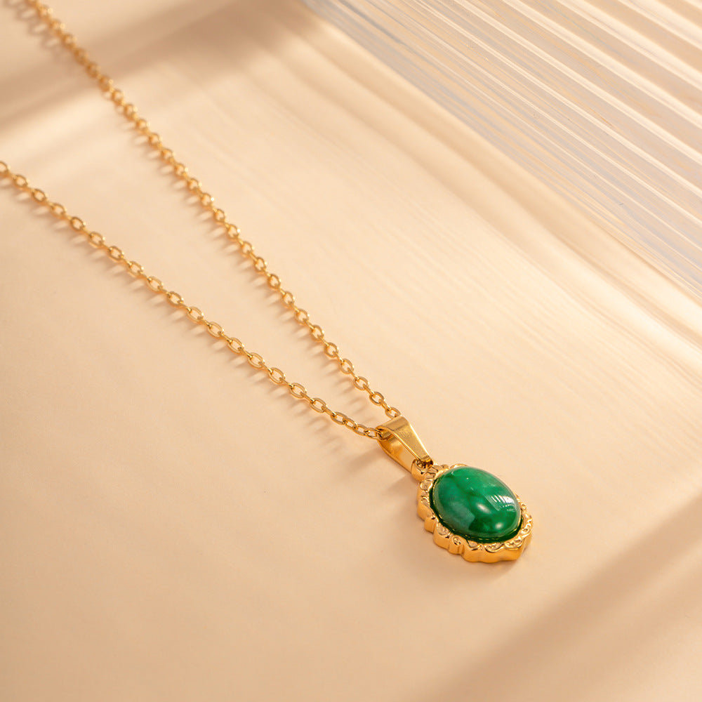 Collana con ciondolo in pietra di agata verde in acciaio inox