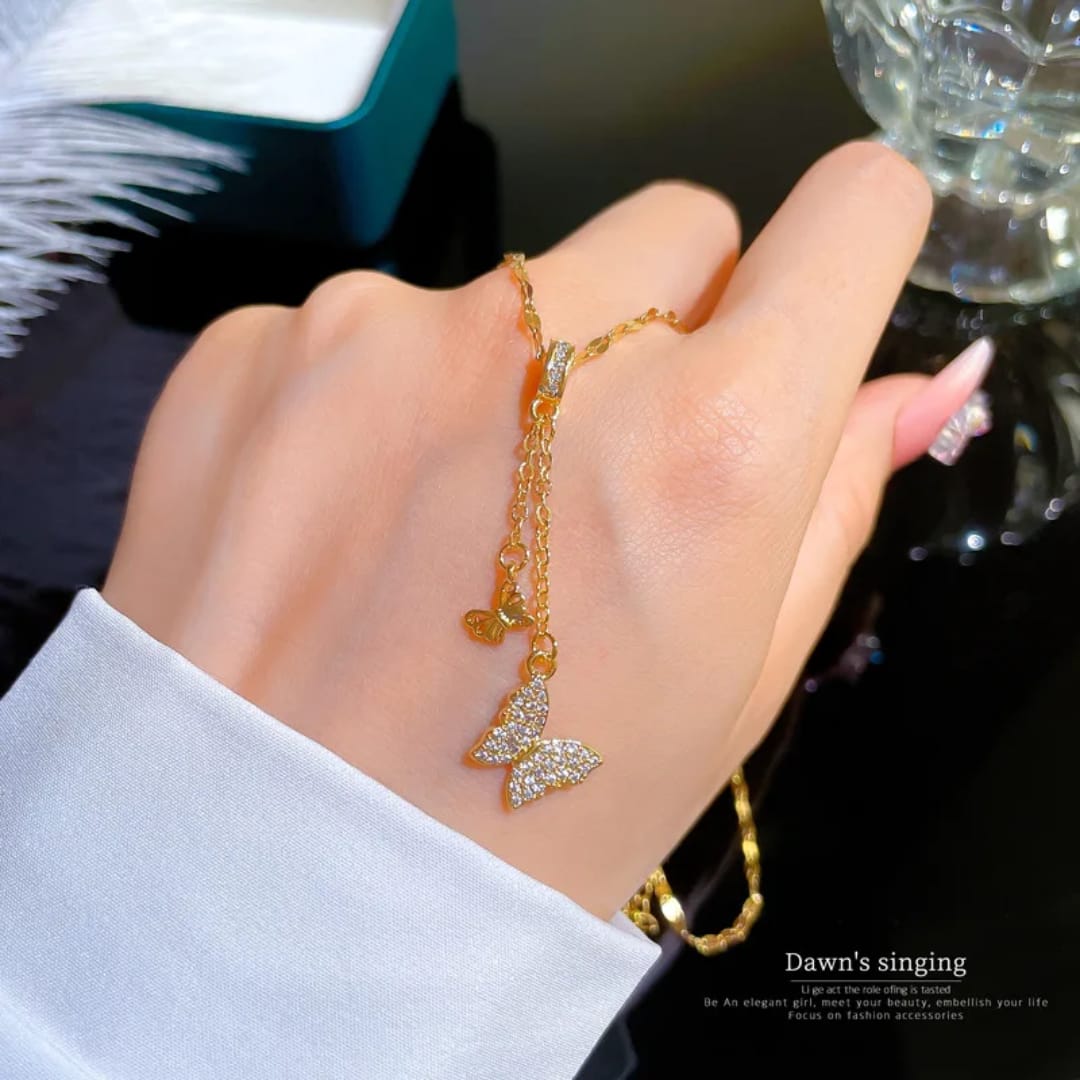 Collana pendente con ciondolo farfalla in acciaio inox