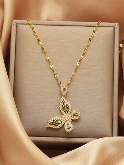 Collana con diamanti verde a forma di farfalla