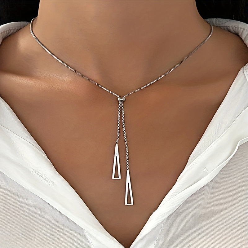 Collana pendente dal design geometrico