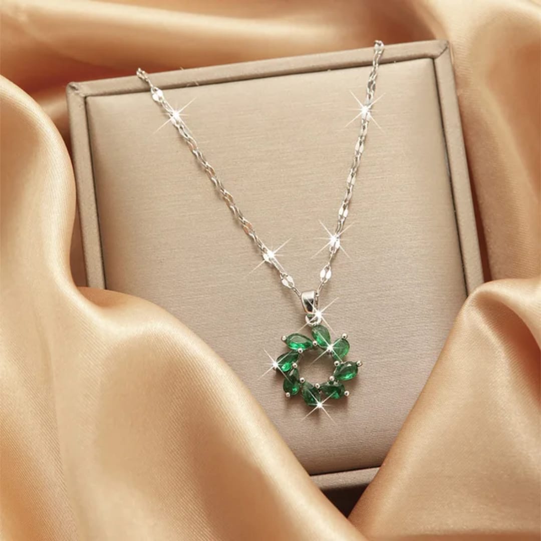 Collana in Argento con Pendente a Ghirlanda di Smeraldi