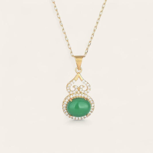 Collana con pietra verde smeraldo
