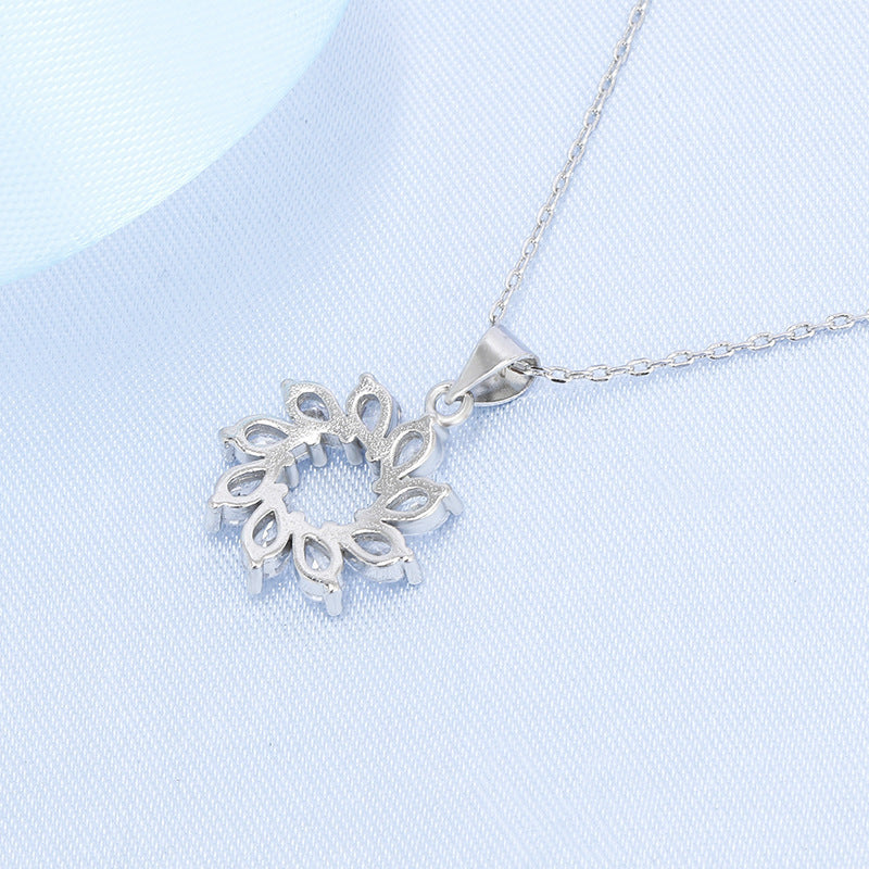 Collana elegante con zirconi a goccia