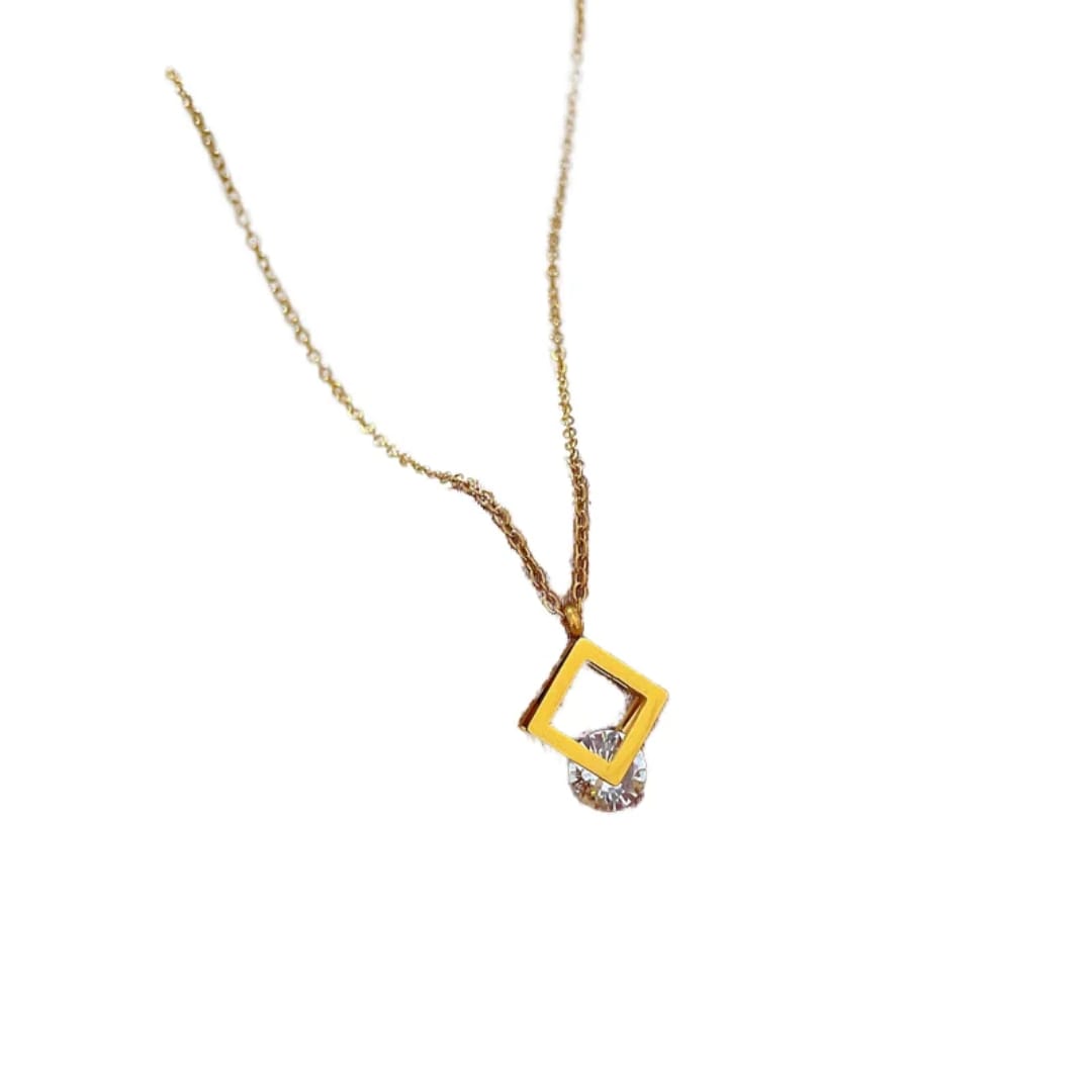 Collana con ciondolo quadrato in acciaio inox