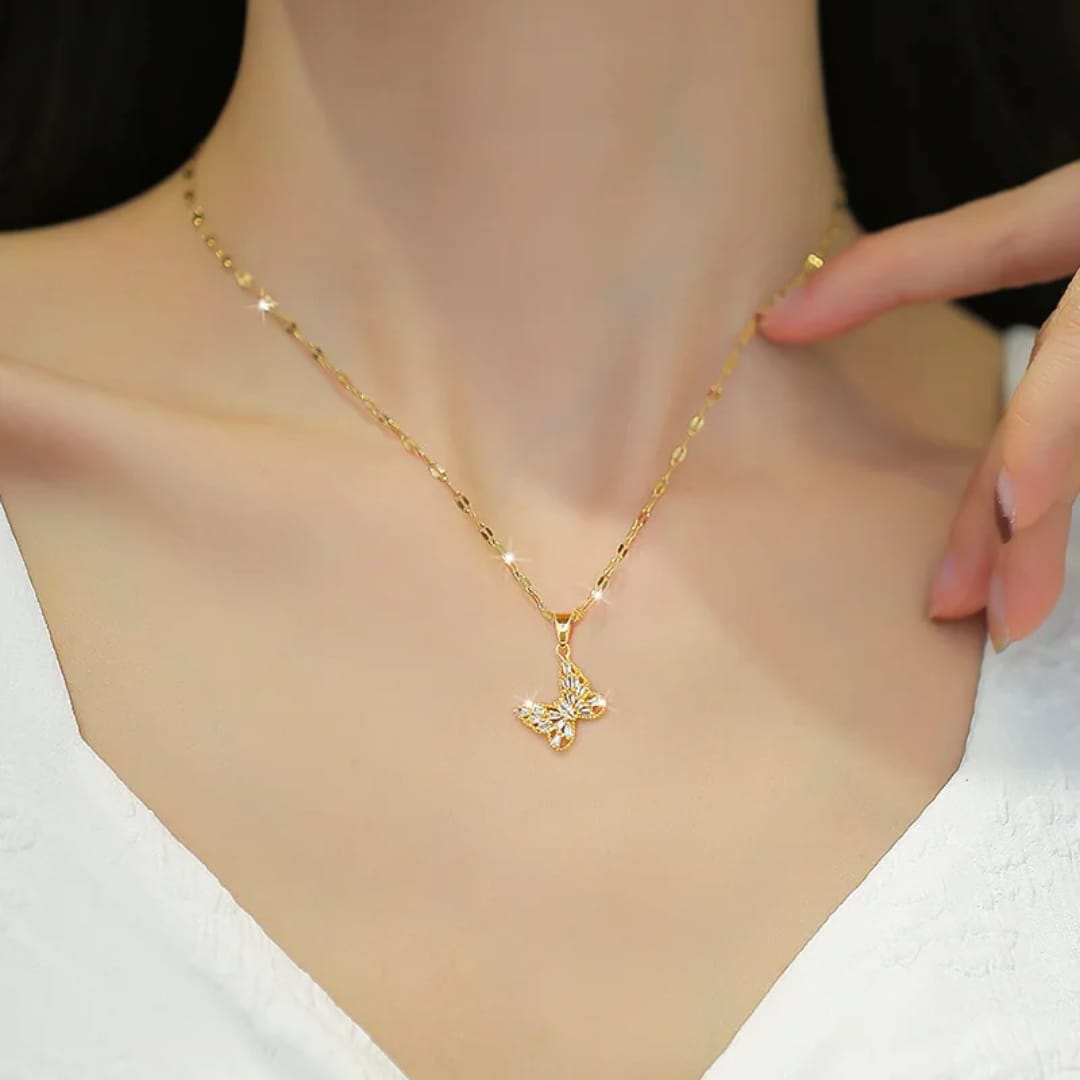 Collana con ciondolo farfalla in acciaio inox