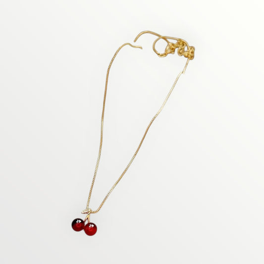 Collana con ciondolo a forma di ciliegia color oro