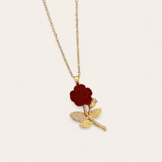 Collana con pendente a forma di rosa