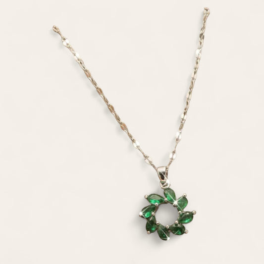 Collana in Argento con Pendente a Ghirlanda di Smeraldi