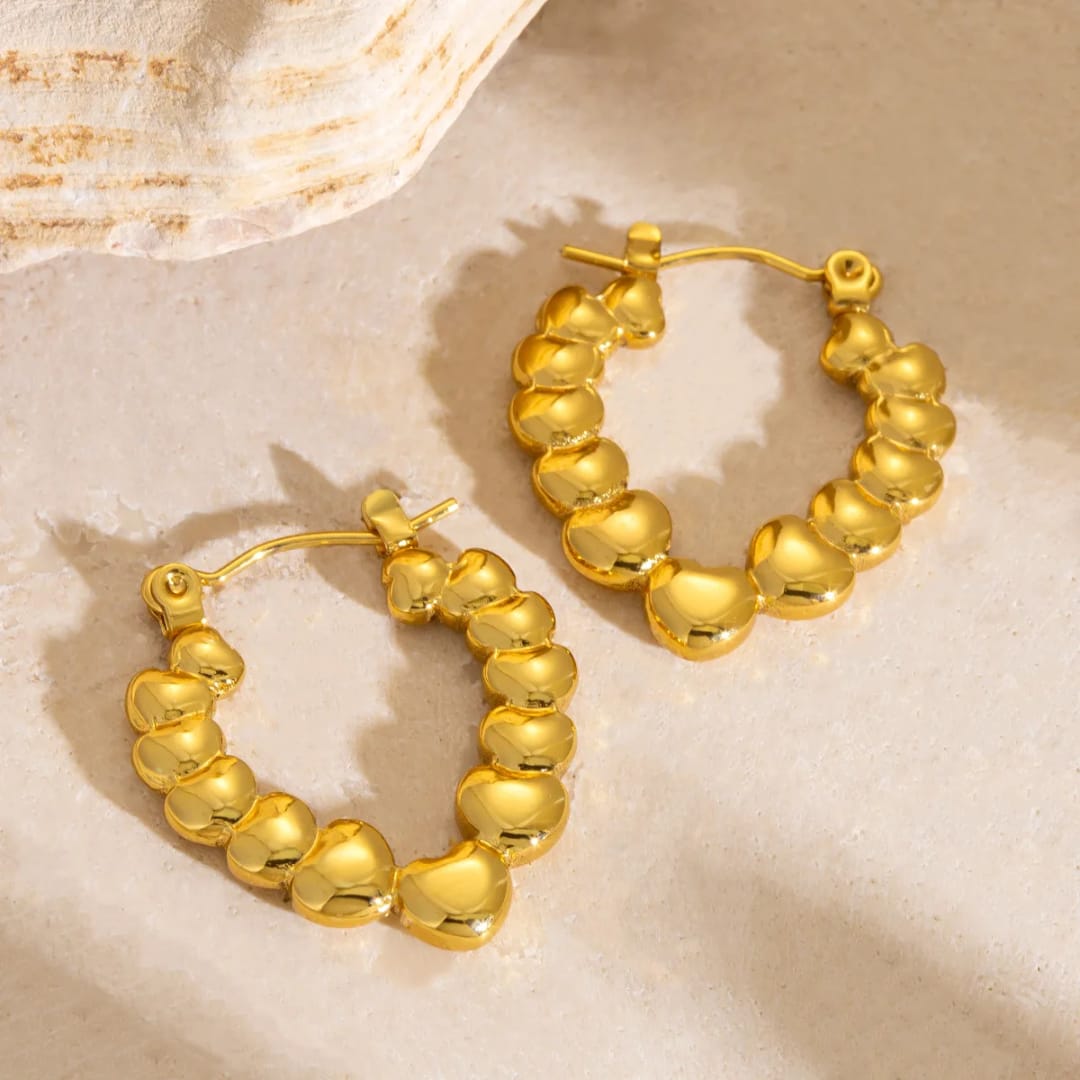 Orecchini a cerchio con cuori in acciaio inox